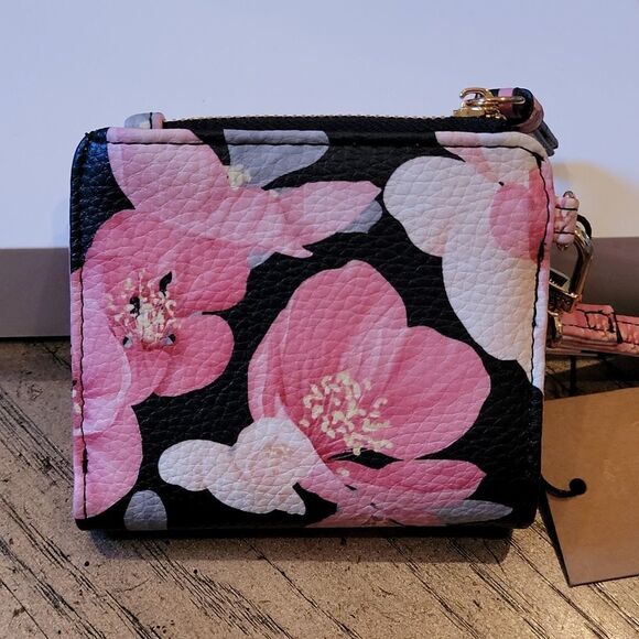 Floral wallet NWT by Steve Madden 💕🤍 - Picture 4 of 14